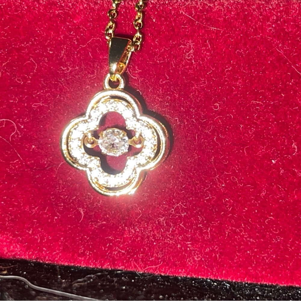 Elegant Gold Clover Pendant Necklace